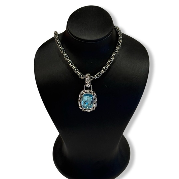 Elegant Silver Necklace with Blue Gemstone